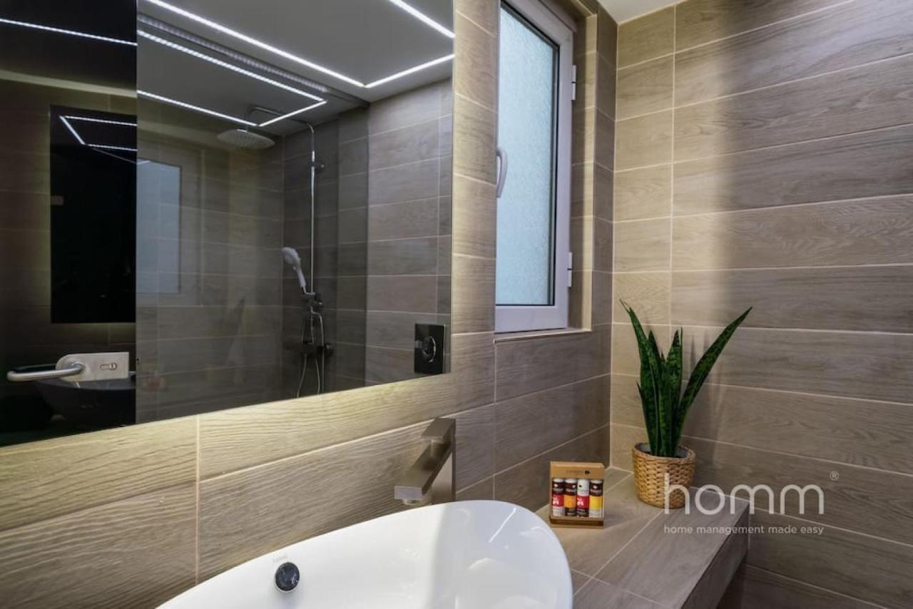34Sqm Minimal Homm Apartment With Acropolis View アテネ エクステリア 写真